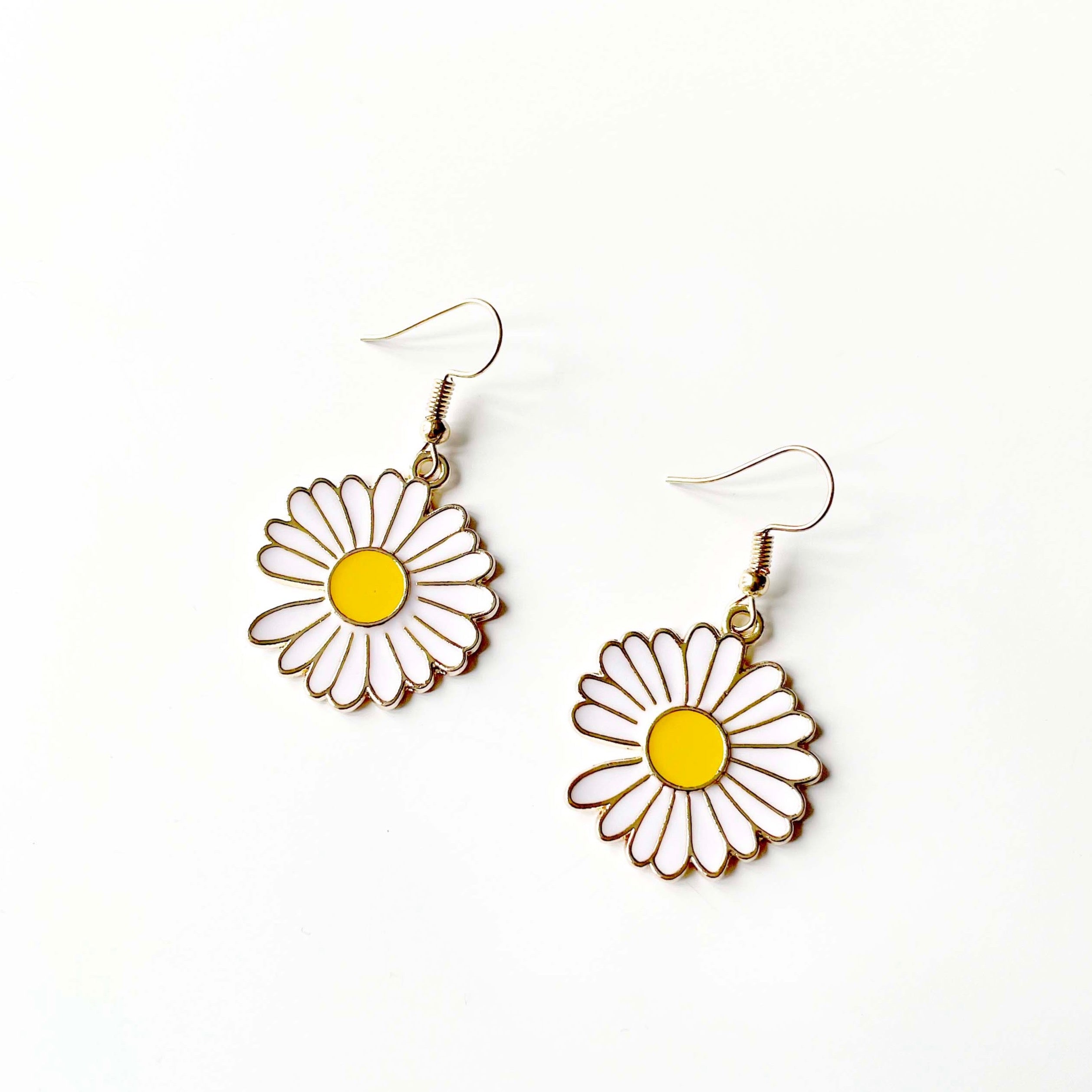 Daisy deals enamel earrings