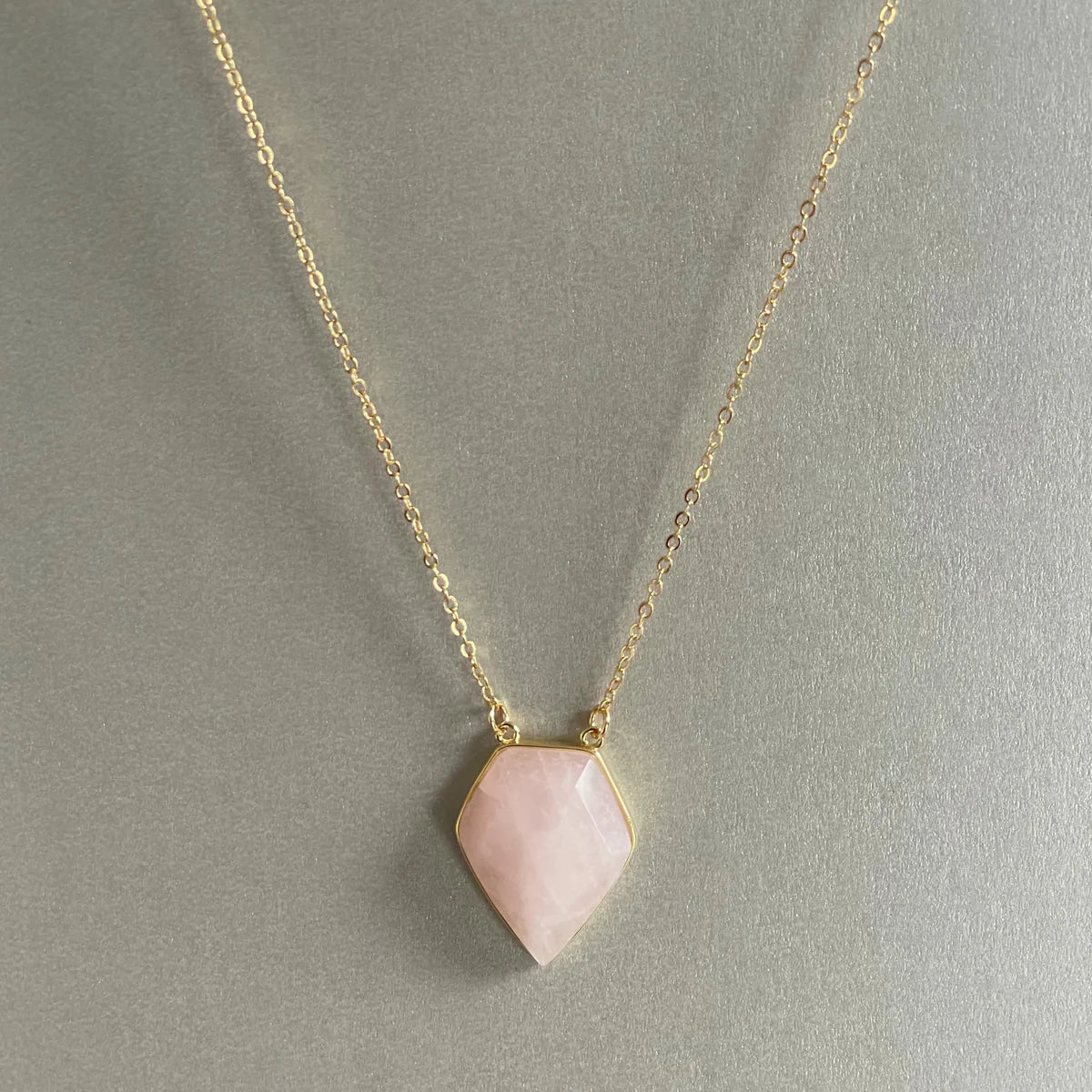 3 Effortless Ways to Style Rose Quartz Jewellery