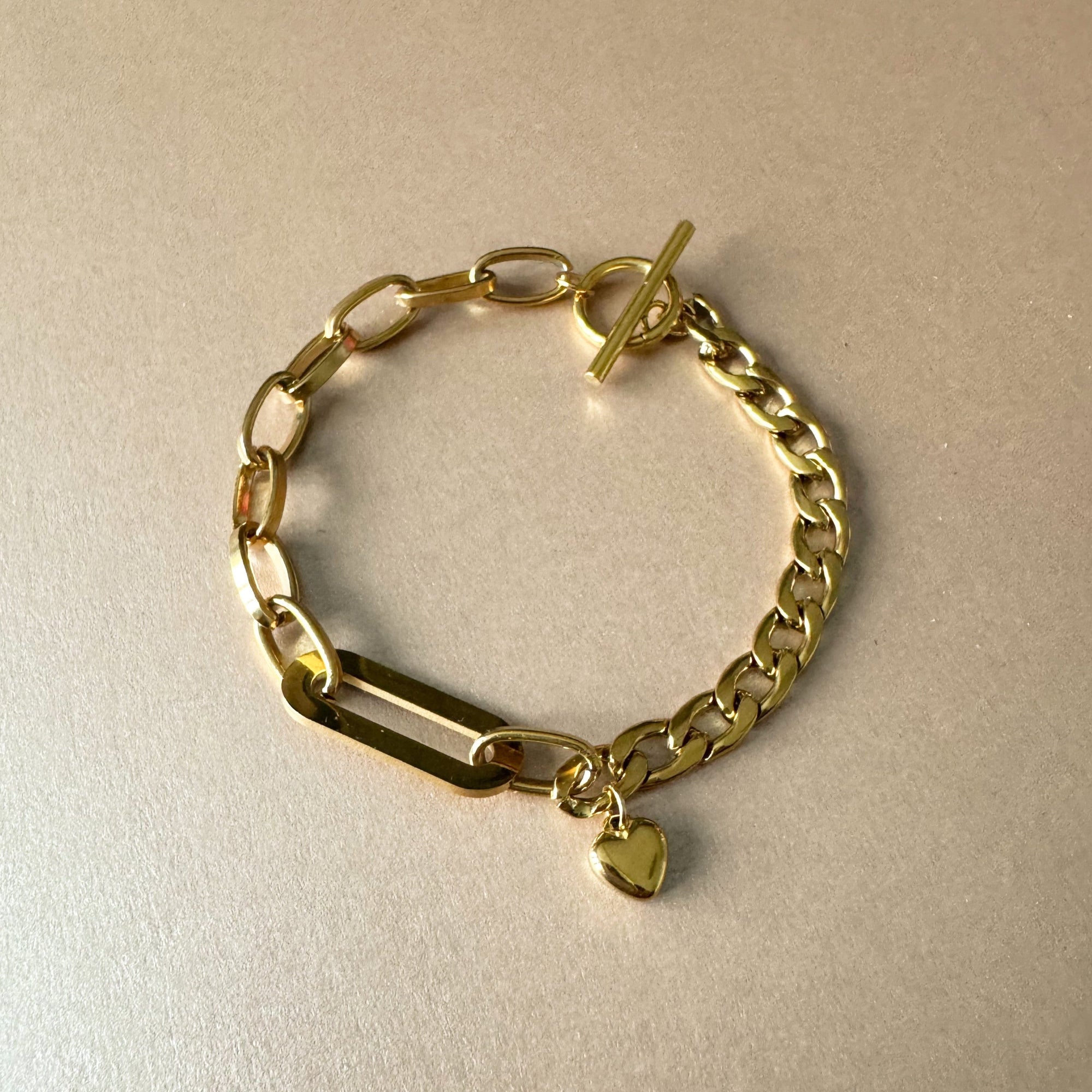 Danni Luxe 18k Gold T Bar Charm Bracelet