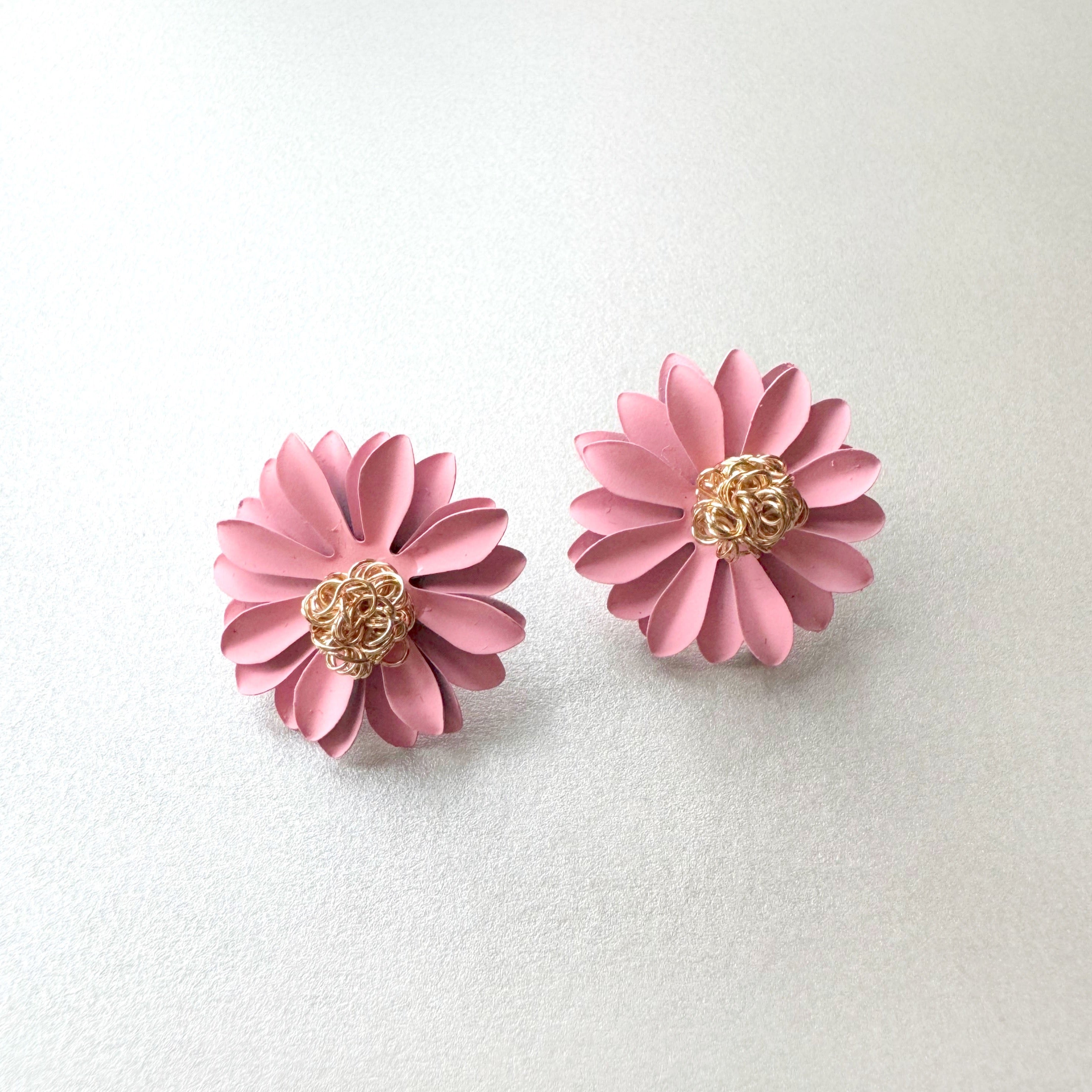 Pink daisy deals flower stud earrings