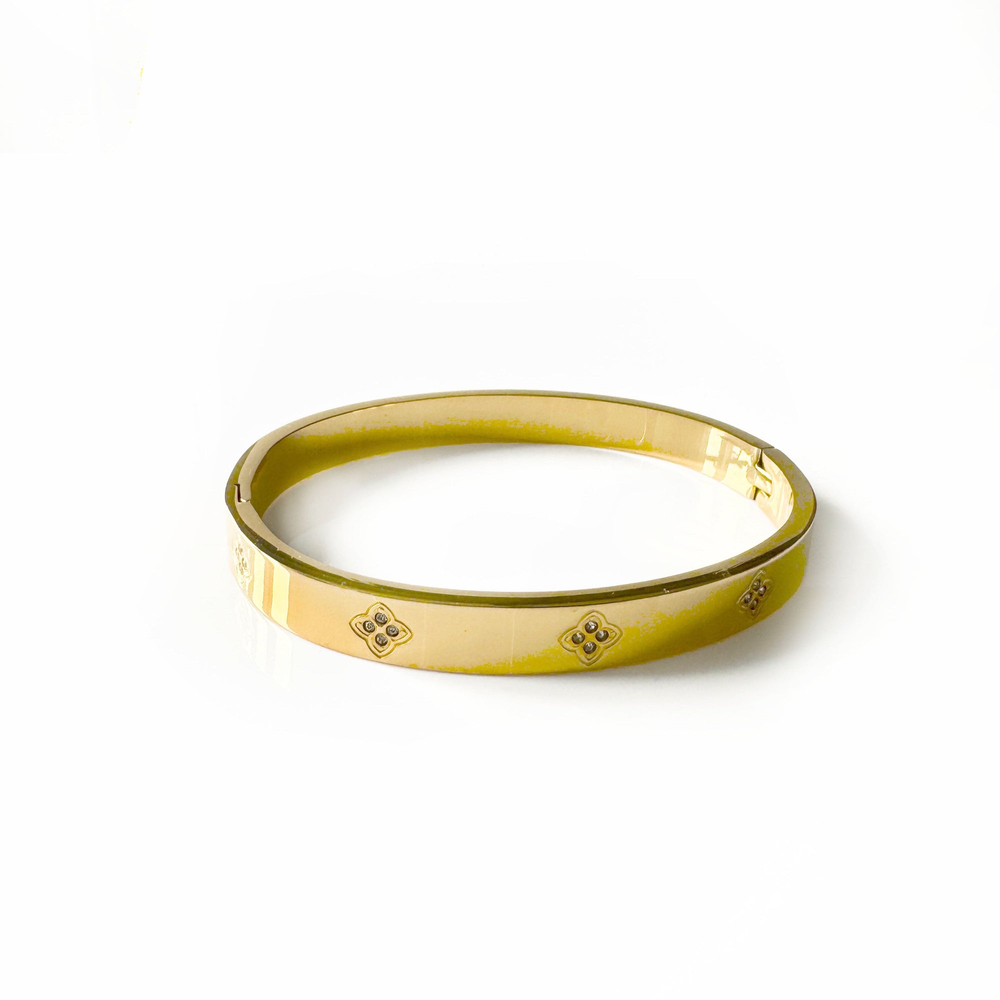 Avana Luxe 18k Gold Plated Clover Bangle