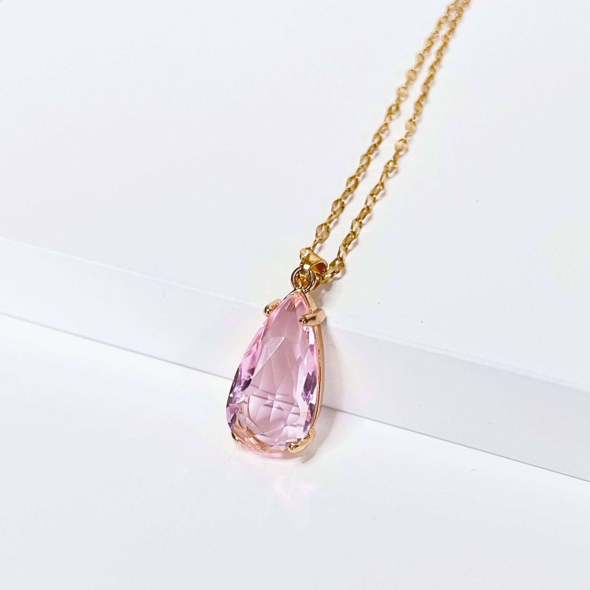 Carina Teardrop Pendant Necklace