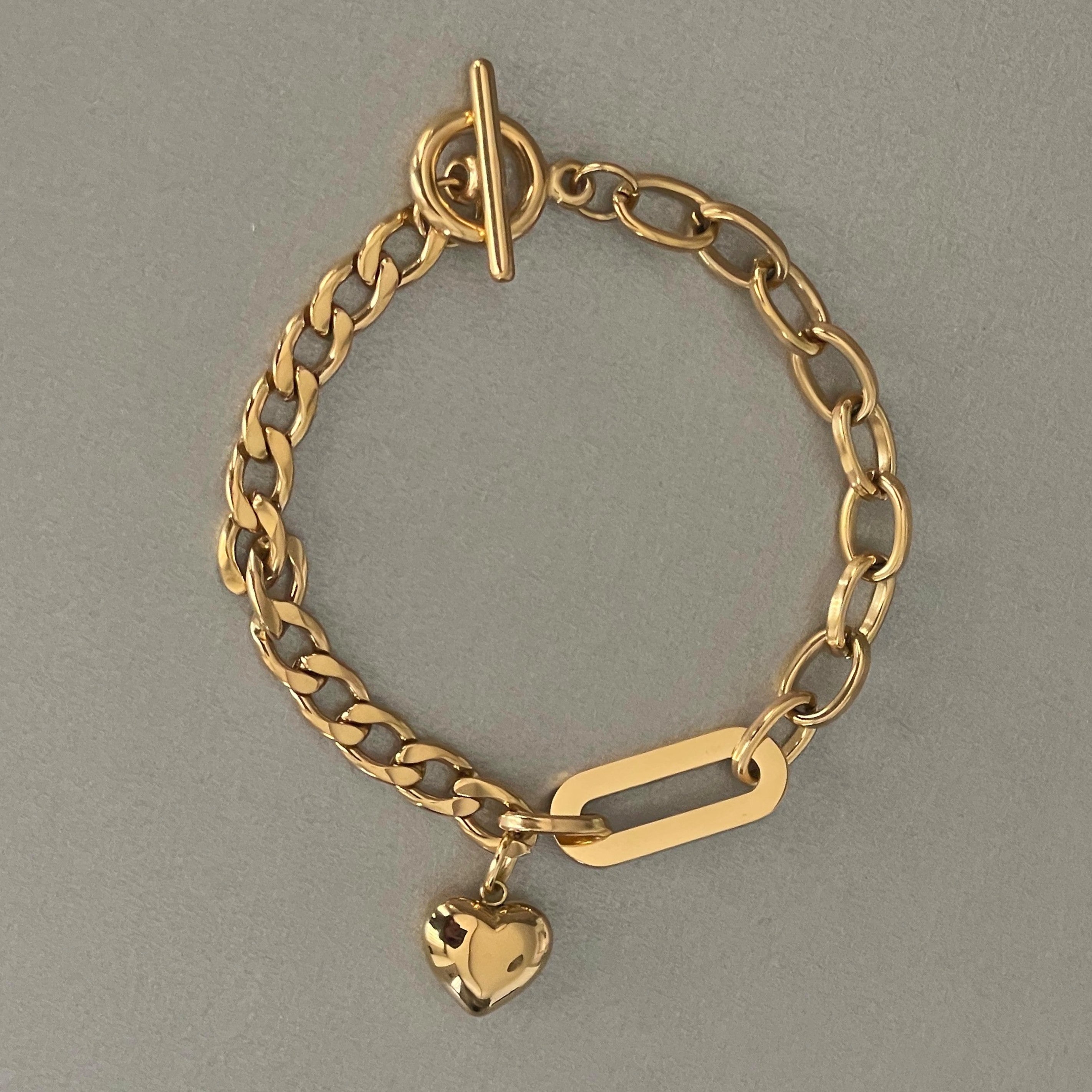 Danni Luxe 18k Gold T Bar Charm Bracelet