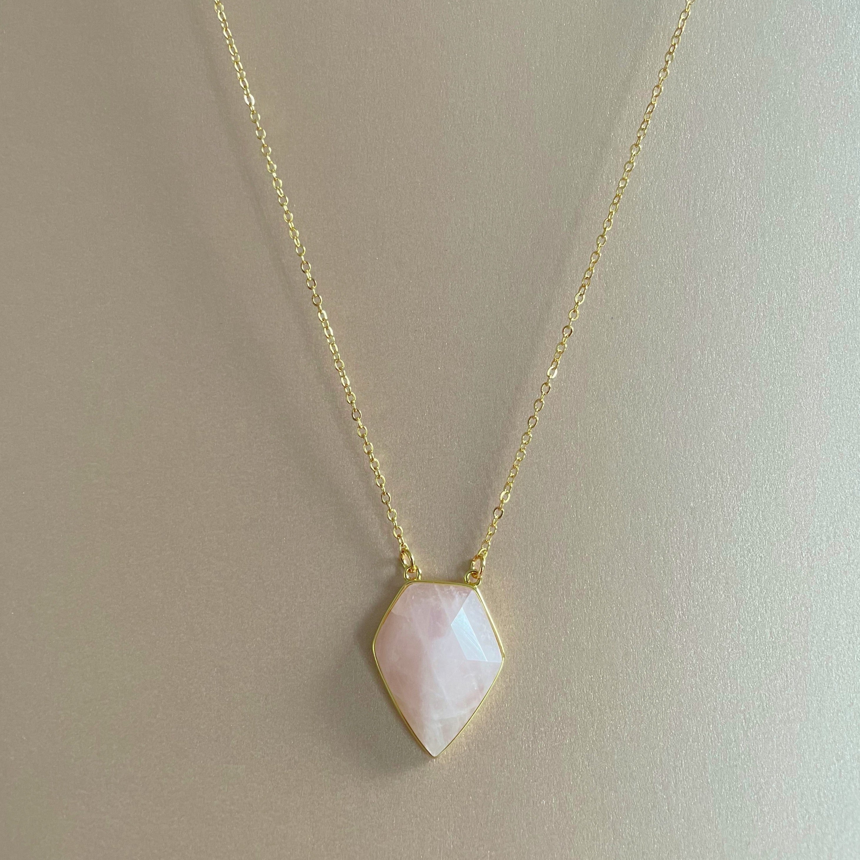 Women&#39;s Rose Quartz Necklace 