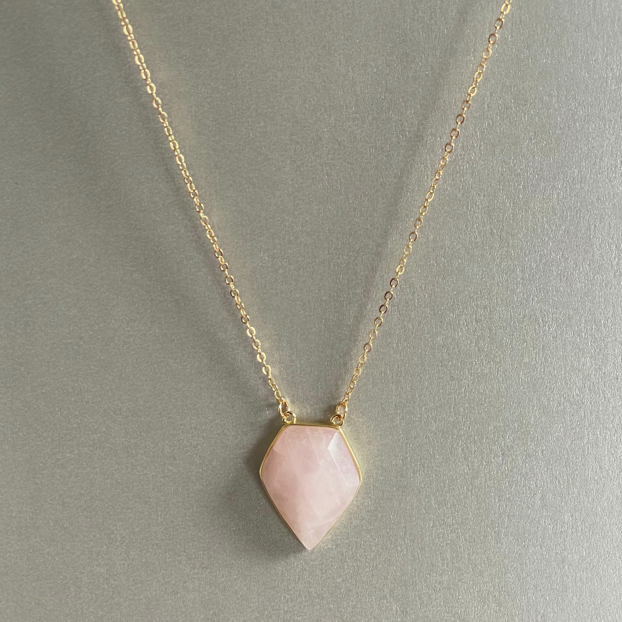 Women&#39;s Rose Quartz Necklace 